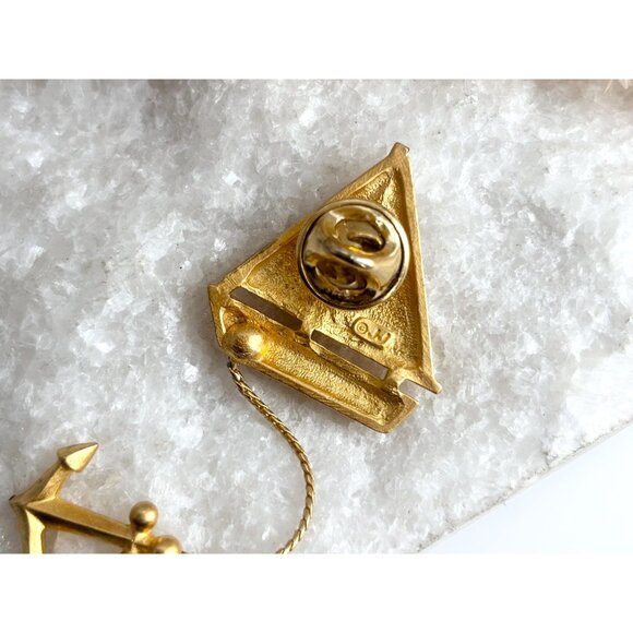 Matte Textured Sailboat & Anchor Gold Toned Vintage Costume Jewelry Brooch - Picture 2 of 9